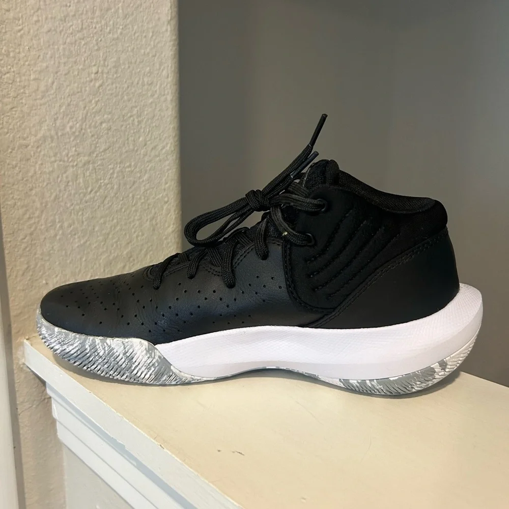 Under Armour Jet '21 Basketball Shoes 3024794-001 Size 6.5 Y Or Women’s Size 8. - Picture 5 of 9